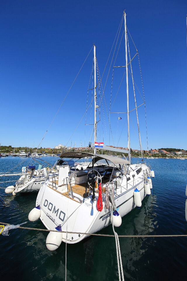 Bavaria Cruiser 56 - 5 + 1 cab. Domo